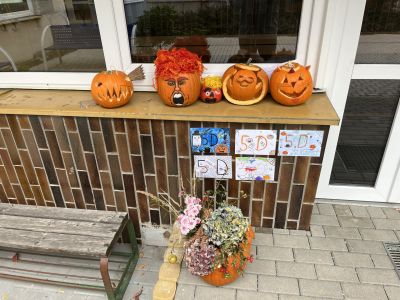 7.A (nahoře), 5.D (dole)